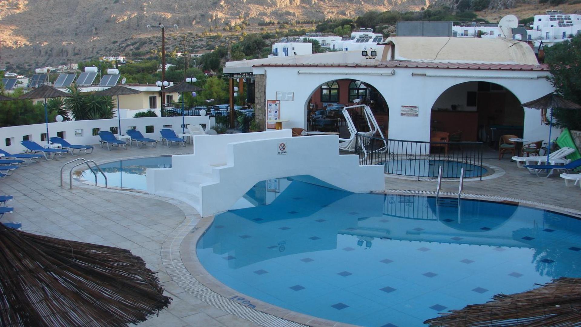Apostolis Hotel Apartments Pefki Extérieur photo
